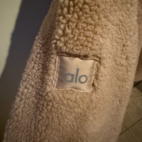 ALO Yoga Small Women's Foxy Sherpa Jacket In Camel - Picture 4 of 6